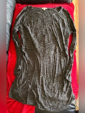 Liz Lange Heather Charcoal Gray Long Sleeve Scoop Neck Maternity Top